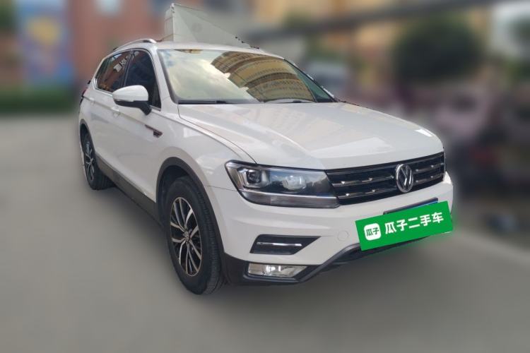 Used Volkswagen Tiguan L 2017 330TSI Automatic Two-Wheel Drive Comfort Edition Front Right 45 Deg