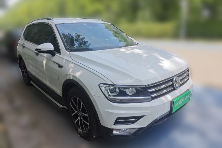 Used Volkswagen Tiguan L 2017 330TSI Automatic Two-Wheel Drive Comfort Edition Front Right 45 Deg