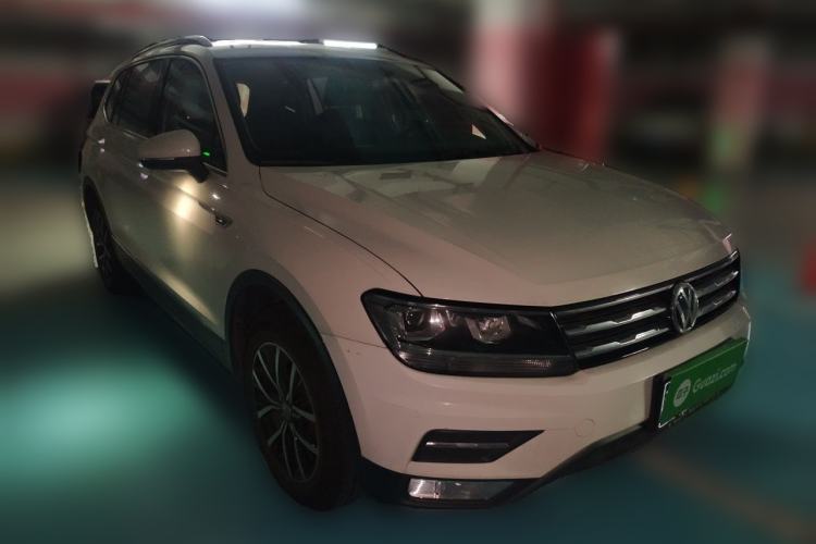 Used Volkswagen Tiguan L 2017 330TSI Automatic Two-Wheel Drive Comfort Edition Front Right 45 Deg