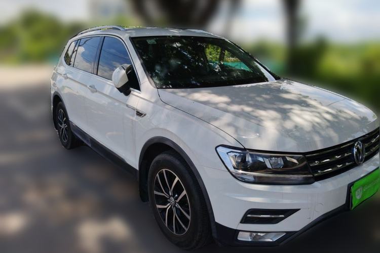 Used Volkswagen Tiguan L 2017 330TSI Automatic Two-Wheel Drive Comfort Edition Front Right 45 Deg