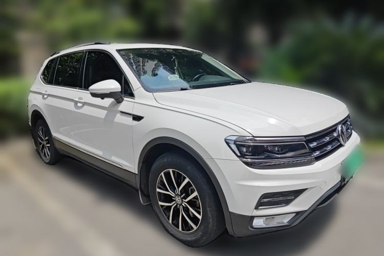 Used Volkswagen Tiguan L 2017 330TSI Automatic Two-Wheel Drive Luxury Edition Front Right 45 Deg