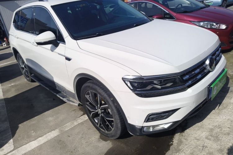 Used Volkswagen Tiguan L 2017 380TSI Automatic All-Wheel Drive Supreme Flagship Edition Front Right 45 Deg