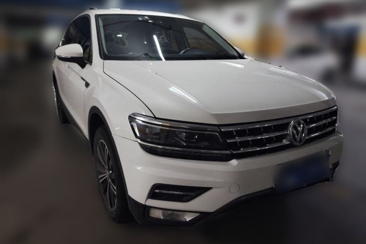 Used Volkswagen Tiguan L 2017 380TSI Automatic All-Wheel-Drive Luxury Edition Front Right 45 Deg