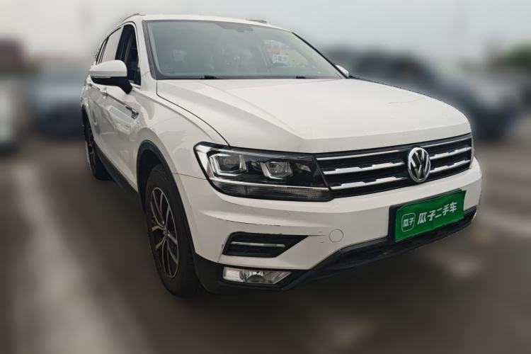 Used Volkswagen Tiguan L 2017 330TSI Automatic Two-Wheel Drive Luxury Edition Front Right 45 Deg