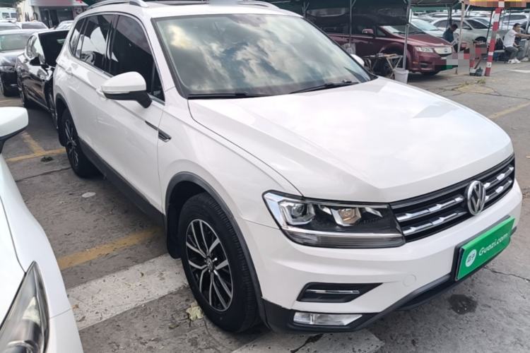Used Volkswagen Tiguan L 2017 330TSI Automatic Two-Wheel Drive Luxury Edition Front Right 45 Deg