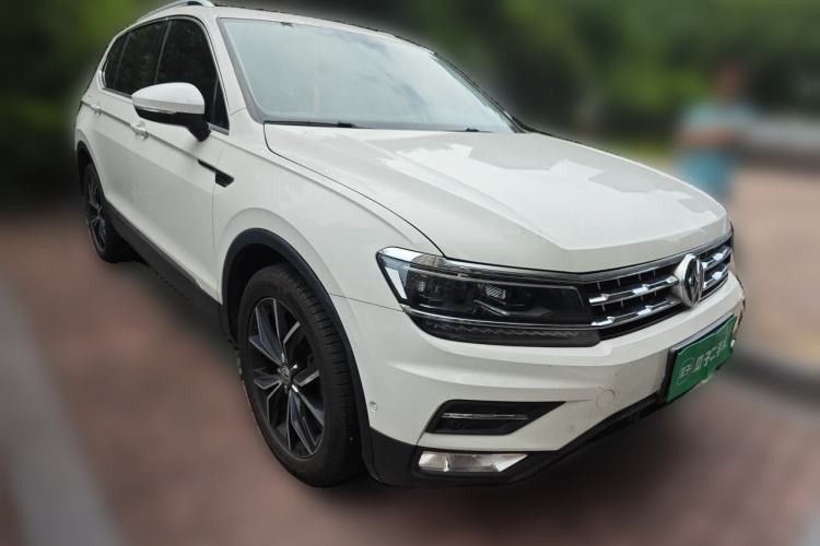 Used Volkswagen Tiguan L 2017 330TSI Automatic Two-Wheel Drive Flagship Edition Front Right 45 Deg
