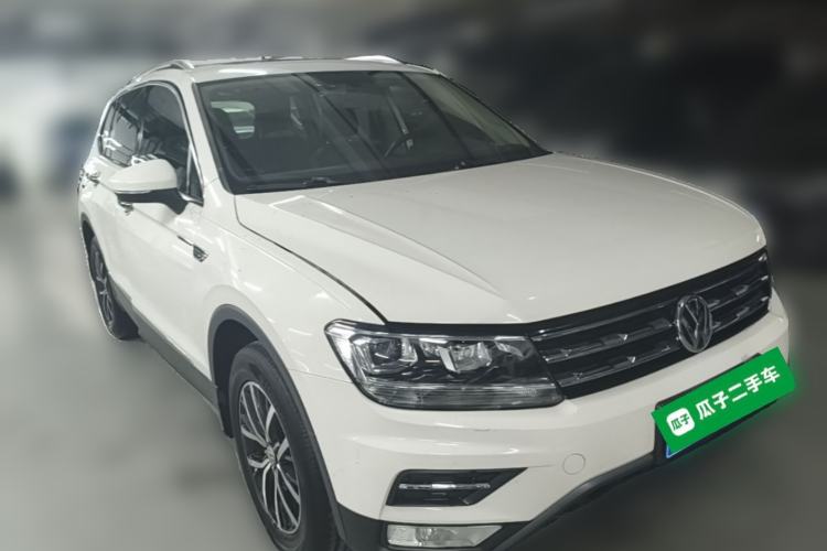 Used Volkswagen Tiguan L 2017 330TSI Automatic Two-Wheel Drive Luxury Edition Front Right 45 Deg