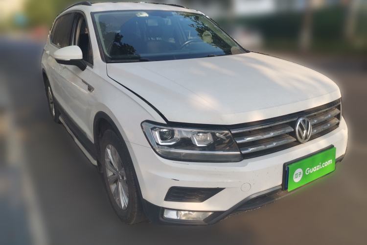 Used Volkswagen Tiguan L 2017 330TSI Automatic Two-Wheel Drive Luxury Edition Front Right 45 Deg