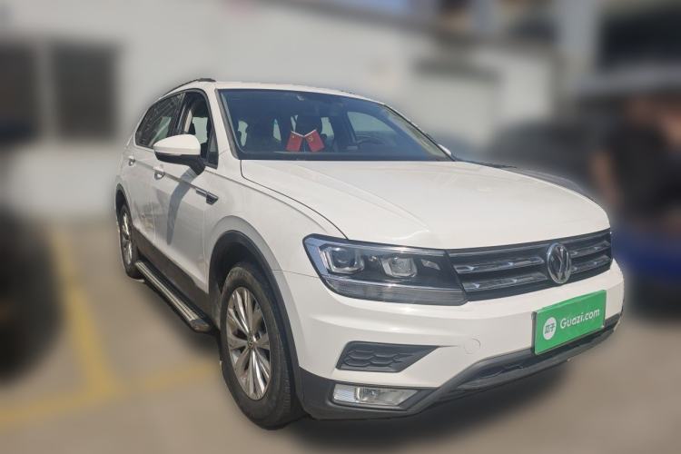 Used Volkswagen Tiguan L 2017 330TSI Automatic Two-Wheel Drive Luxury Edition Front Right 45 Deg