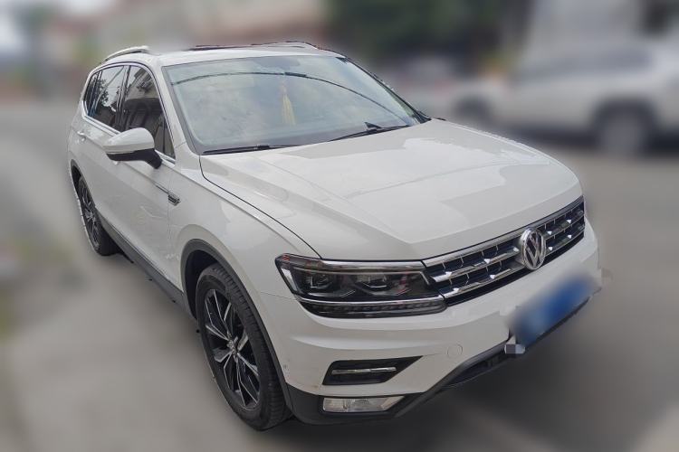 Used Volkswagen Tiguan L 2017 330TSI Automatic Two-Wheel Drive Luxury Edition Front Right 45 Deg