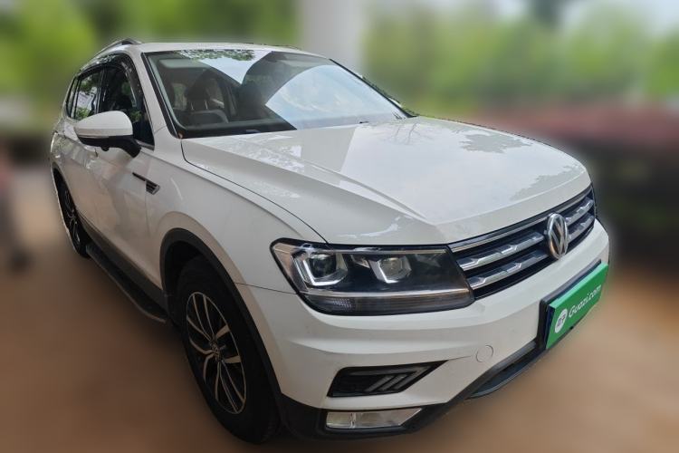 Used Volkswagen Tiguan L 2017 330TSI Automatic Two-Wheel Drive Luxury Edition Front Right 45 Deg