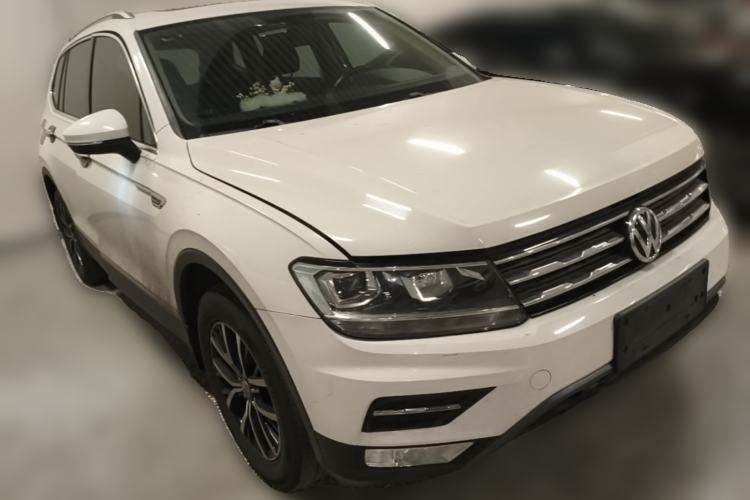 Used Volkswagen Tiguan L 2017 330TSI Automatic Two-Wheel Drive Luxury Edition Front Right 45 Deg