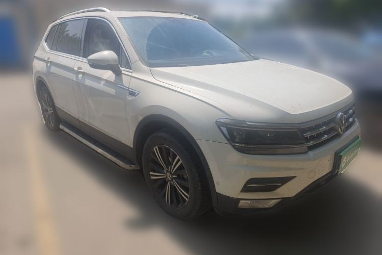 Used Volkswagen Tiguan L 2017 330TSI Automatic Two-Wheel Drive Flagship Edition Front Right 45 Deg