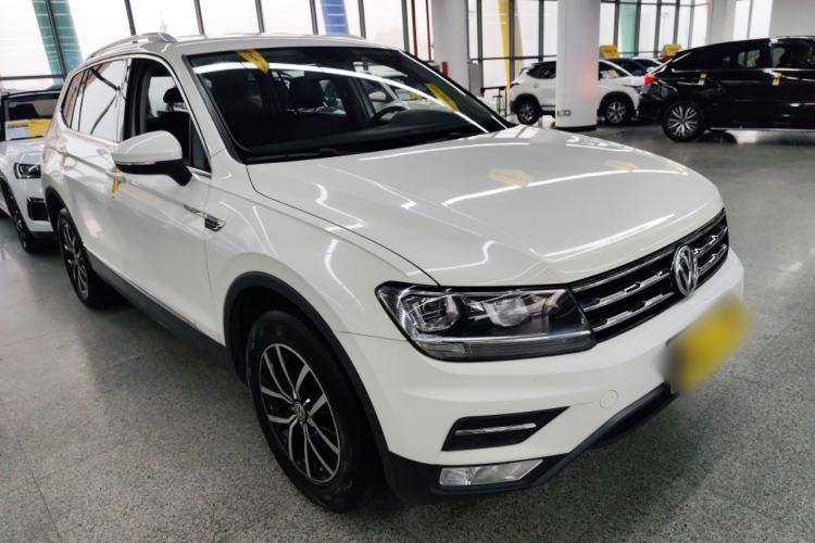 Used Volkswagen Tiguan L 2017 330TSI Automatic Two-Wheel Drive Comfort Edition Front Right 45 Deg
