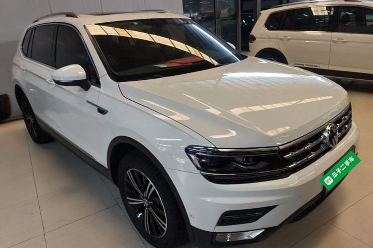 Used Volkswagen Tiguan L 2017 330TSI Automatic Two-Wheel Drive Flagship Edition Front Right 45 Deg