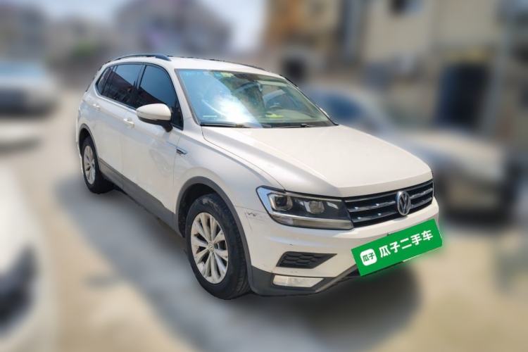 Used Volkswagen Tiguan L 2017 330TSI Automatic Two-Wheel Drive Luxury Edition Front Right 45 Deg
