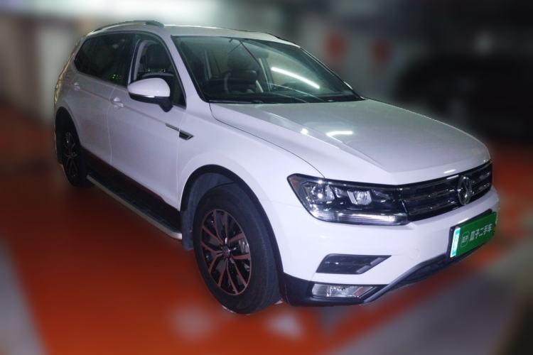 Used Volkswagen Tiguan L 2017 330TSI Automatic Two-Wheel Drive Luxury Edition Front Right 45 Deg