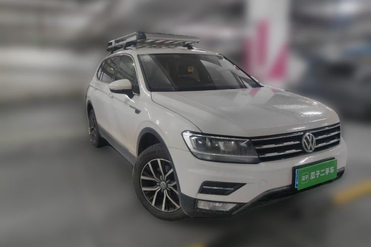 Used Volkswagen Tiguan L 2017 330TSI Automatic Two-Wheel Drive Comfort Edition Front Right 45 Deg