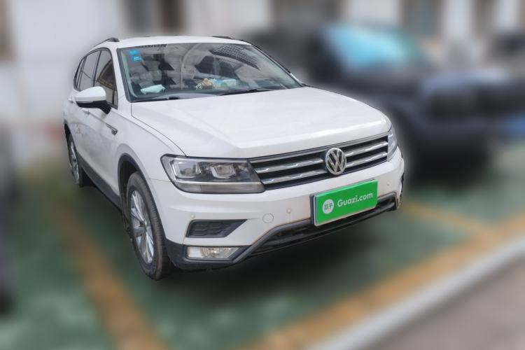 Used Volkswagen Tiguan L 2017 330TSI Automatic Two-Wheel Drive Luxury Edition Front Right 45 Deg