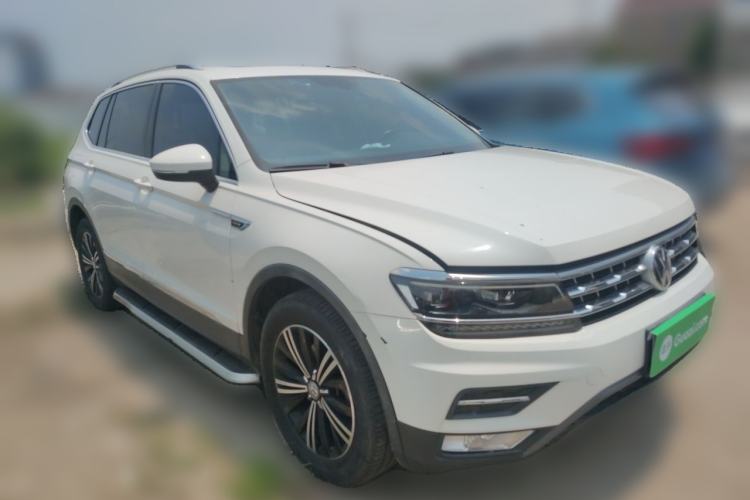 Used Volkswagen Tiguan L 2017 380TSI Automatic All-Wheel-Drive Luxury Edition Front Right 45 Deg