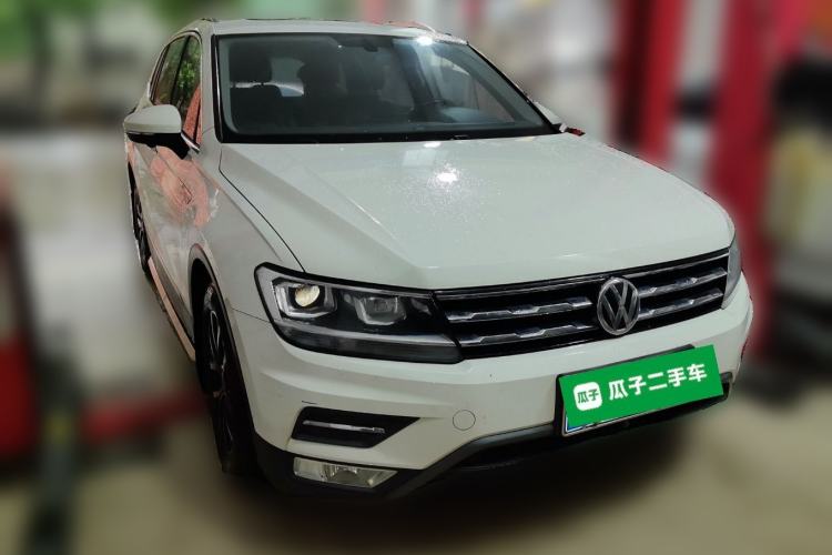 Used Volkswagen Tiguan L 2017 330TSI Automatic Two-Wheel Drive Luxury Edition Front Right 45 Deg