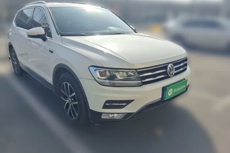 Used Volkswagen Tiguan L 2017 330TSI Automatic Two-Wheel Drive Comfort Edition Front Right 45 Deg