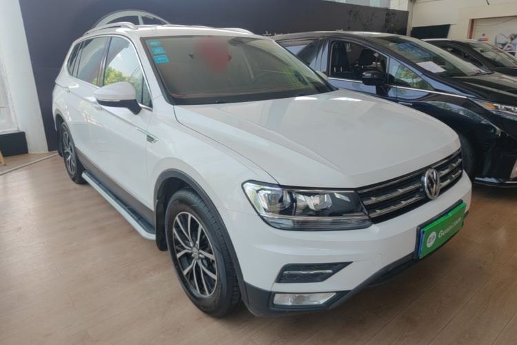 Used Volkswagen Tiguan L 2017 330TSI Automatic Two-Wheel Drive Comfort Edition Front Right 45 Deg