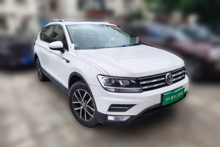 Used Volkswagen Tiguan L 2017 330TSI Automatic Two-Wheel Drive Luxury Edition Front Right 45 Deg