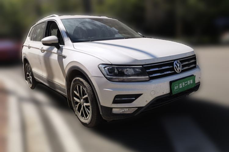 Used Volkswagen Tiguan L 2017 330TSI Automatic Two-Wheel Drive Comfort Edition Front Right 45 Deg