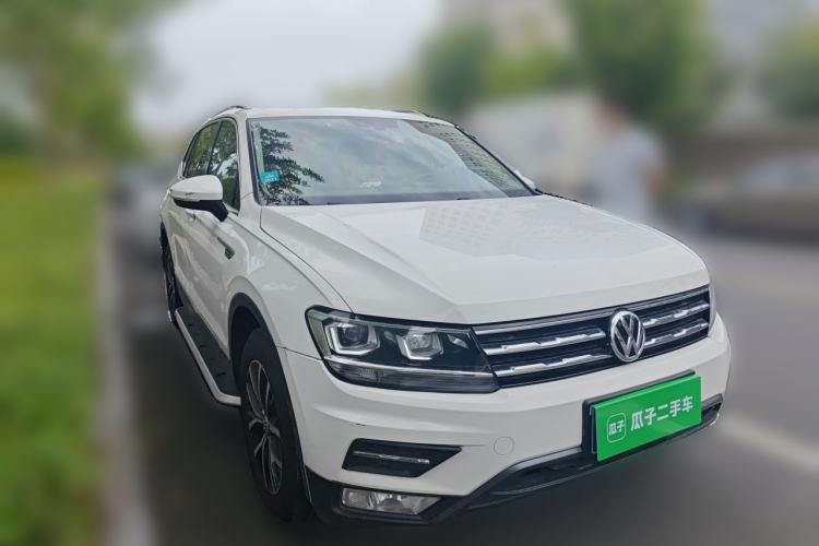 Used Volkswagen Tiguan L 2017 330TSI Automatic Two-Wheel Drive Luxury Edition Front Right 45 Deg