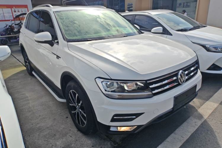 Used Volkswagen Tiguan L 2017 330TSI Automatic Two-Wheel Drive Luxury Edition Front Right 45 Deg