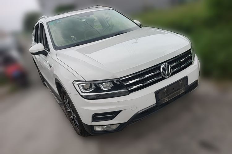 Used Volkswagen Tiguan L 2017 330TSI Automatic Two-Wheel Drive Luxury Edition Front Right 45 Deg