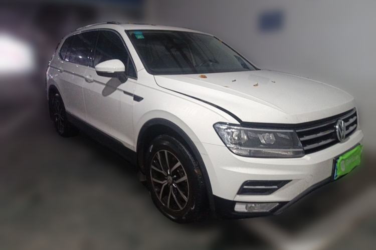 Used Volkswagen Tiguan L 2017 330TSI Automatic Two-Wheel Drive Luxury Edition Front Right 45 Deg