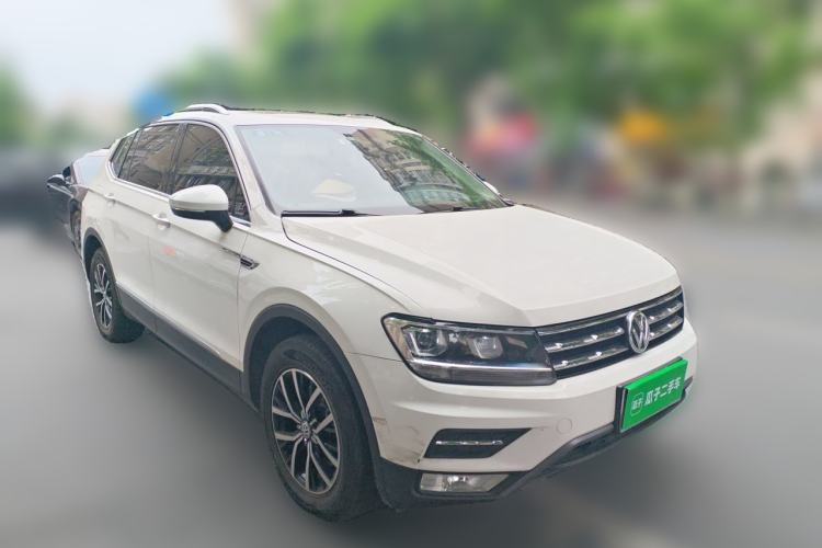 Used Volkswagen Tiguan L 2017 330TSI Automatic Two-Wheel Drive Luxury Edition Front Right 45 Deg