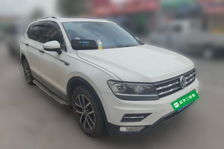 Used Volkswagen Tiguan L 2017 330TSI Automatic Two-Wheel Drive Luxury Edition Front Right 45 Deg