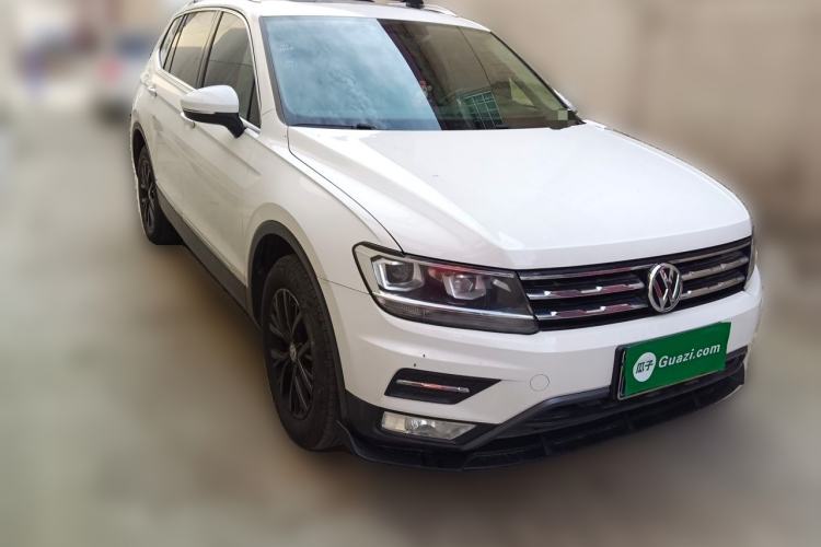 Used Volkswagen Tiguan L 2017 330TSI Automatic Two-Wheel Drive Luxury Edition Front Right 45 Deg
