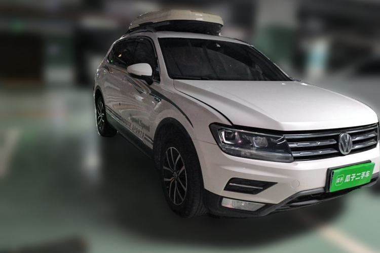 Used Volkswagen Tiguan L 2017 330TSI Automatic Two-Wheel Drive Comfort Edition Front Right 45 Deg