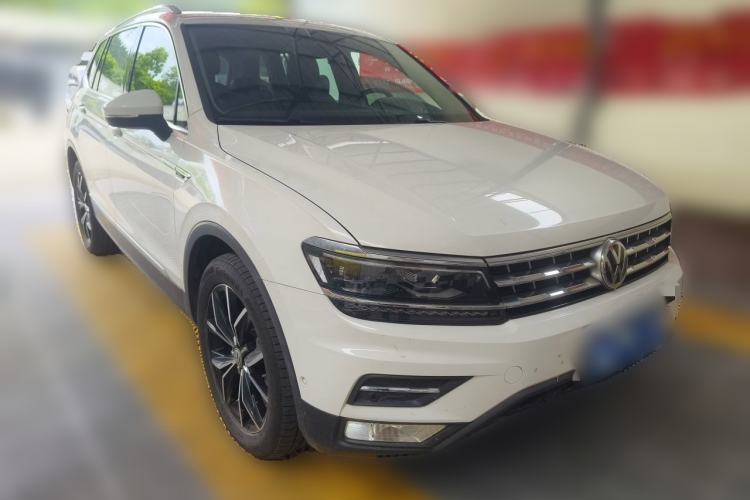 Used Volkswagen Tiguan L 2017 380TSI Automatic All-Wheel-Drive Flagship Edition Front Right 45 Deg