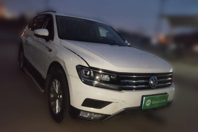 Used Volkswagen Tiguan L 2017 330TSI Automatic Two-Wheel Drive Luxury Edition Front Right 45 Deg