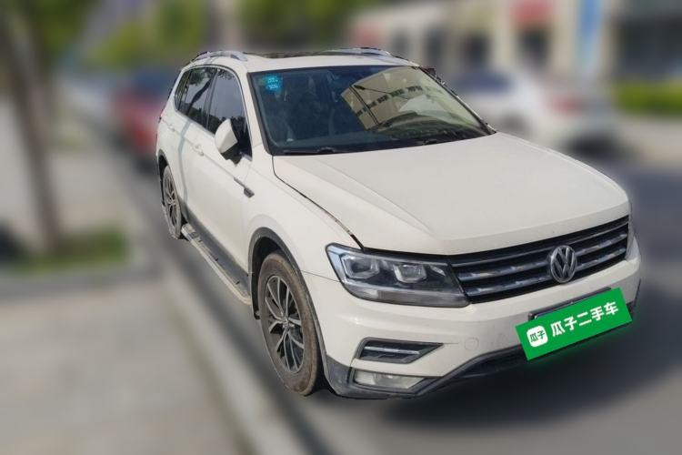 Used Volkswagen Tiguan L 2017 330TSI Automatic Two-Wheel Drive Luxury Edition Front Right 45 Deg