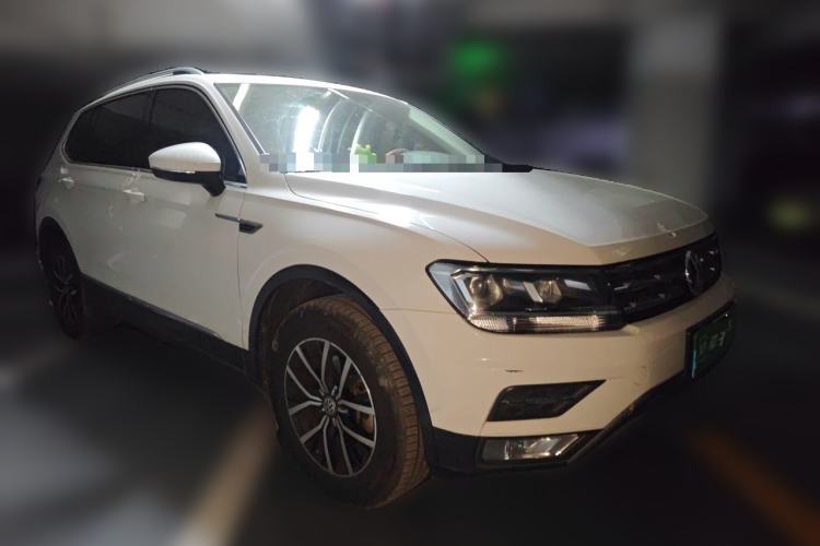 Used Volkswagen Tiguan L 2017 330TSI Automatic Two-Wheel Drive Luxury Edition Front Right 45 Deg
