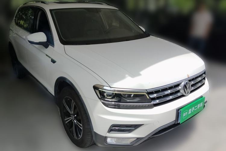 Used Volkswagen Tiguan L 2017 380TSI Automatic All-Wheel-Drive Luxury Edition Front Right 45 Deg