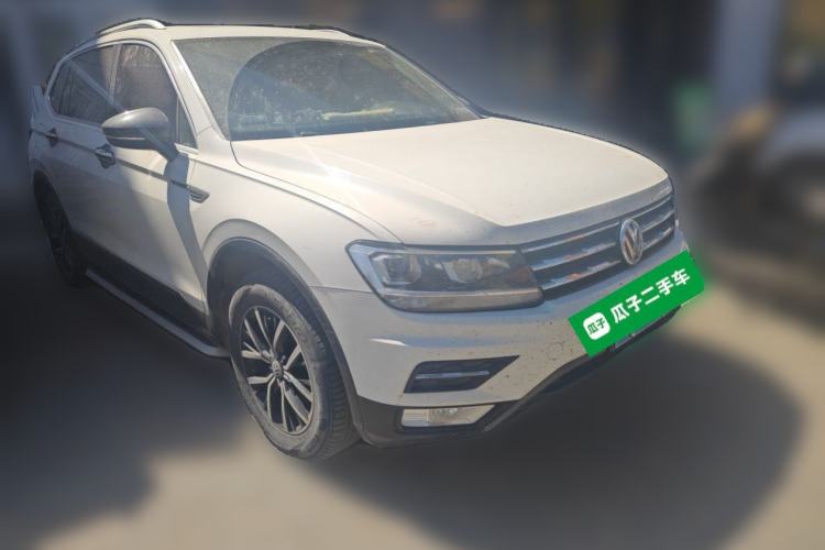 Used Volkswagen Tiguan L 2017 330TSI Automatic Two-Wheel Drive Luxury Edition Front Right 45 Deg