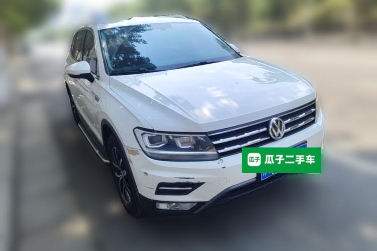 Used Volkswagen Tiguan L 2017 330TSI Automatic Two-Wheel Drive Comfort Edition Front Right 45 Deg
