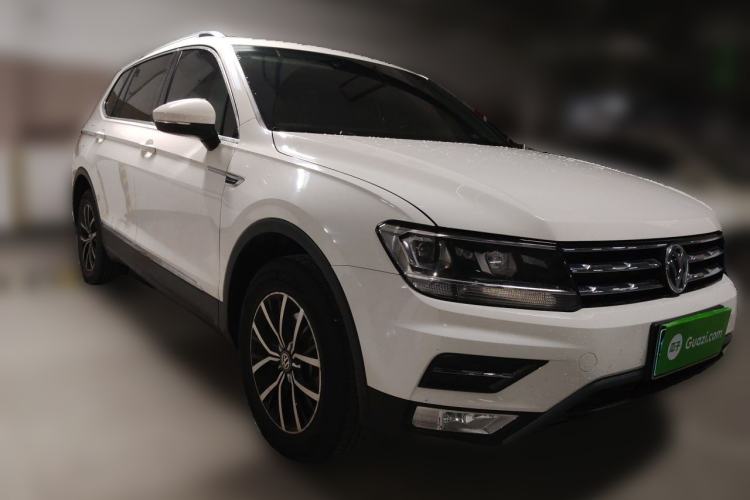 Used Volkswagen Tiguan L 2017 330TSI Automatic Two-Wheel Drive Luxury Edition Front Right 45 Deg