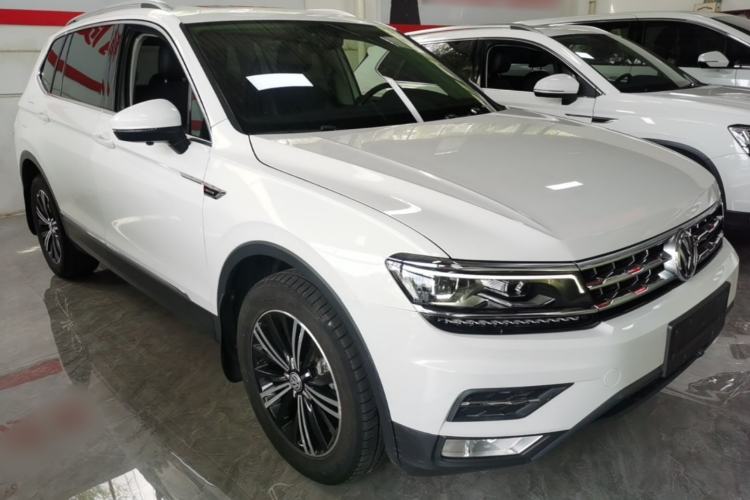 Used Volkswagen Tiguan L 2017 380TSI Automatic All-Wheel-Drive Luxury Edition Front Right 45 Deg