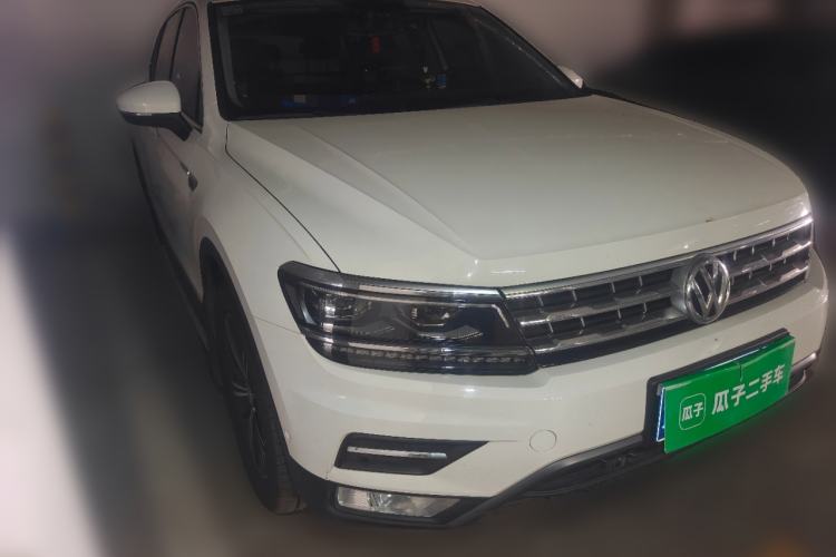 Used Volkswagen Tiguan L 2017 330TSI Automatic Two-Wheel Drive Flagship Edition Front Right 45 Deg