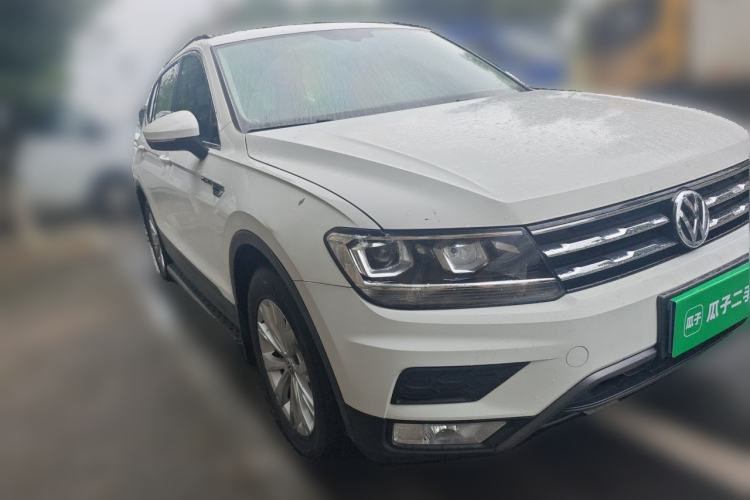 Used Volkswagen Tiguan L 2017 330TSI Automatic Two-Wheel Drive Luxury Edition Front Right 45 Deg