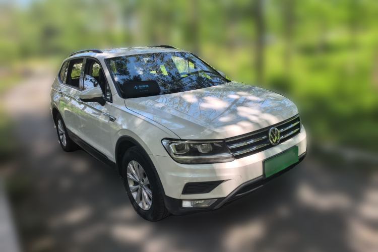 Used Volkswagen Tiguan L 2017 330TSI Automatic Two-Wheel Drive Luxury Edition Front Right 45 Deg