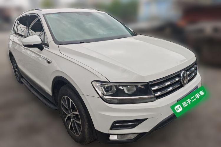 Used Volkswagen Tiguan L 2017 330TSI Automatic Two-Wheel Drive Luxury Edition Front Right 45 Deg